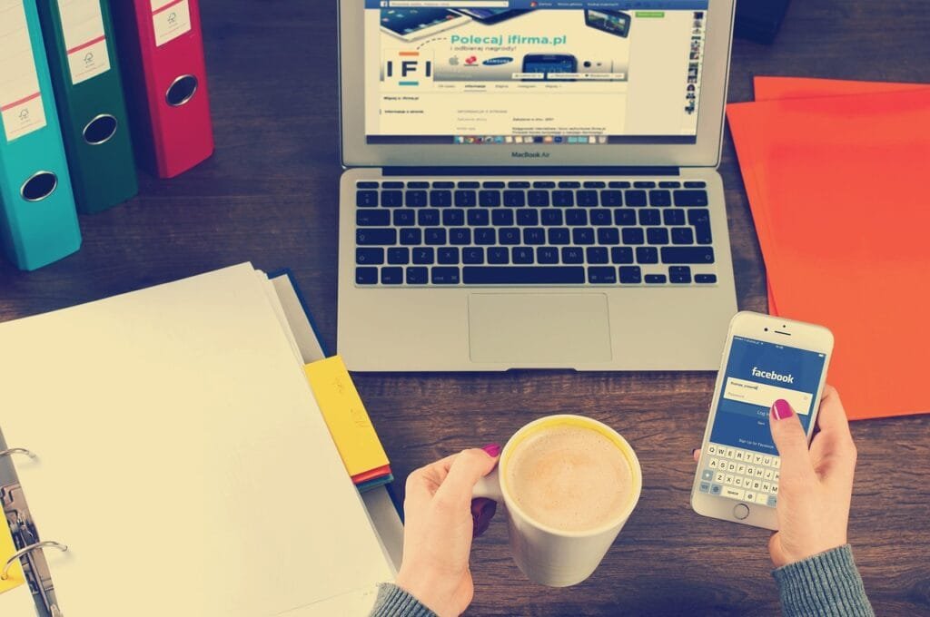 Social Media Specialist: Tugas, Gaji, dan Skill yang Harus Dikuasai 2 social media